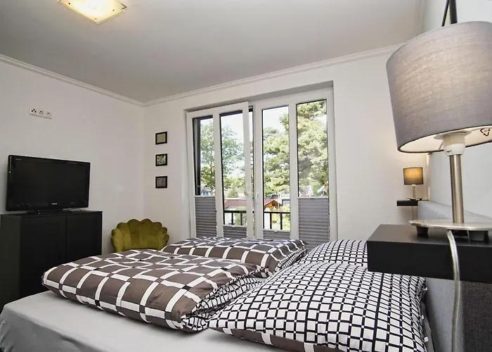 Apartment Direkt Am Waldrand Mit Balkon Und In Strandnaehe - Cosmo Glowe