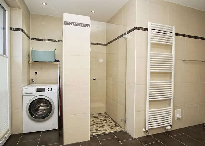 Direkt Am Waldrand Mit Balkon Und In Strandnaehe - Cosmo Apartment Glowe